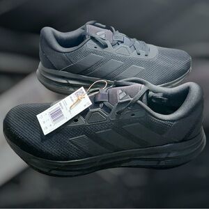 Men’s Adidas Galaxy 7 Triple Black Size  U.S. 11.5